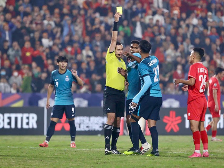 ĐT Việt Nam đấu Singapore: Ngỡ ngàng 3 tình huống VAR, penalty xác đáng - 7