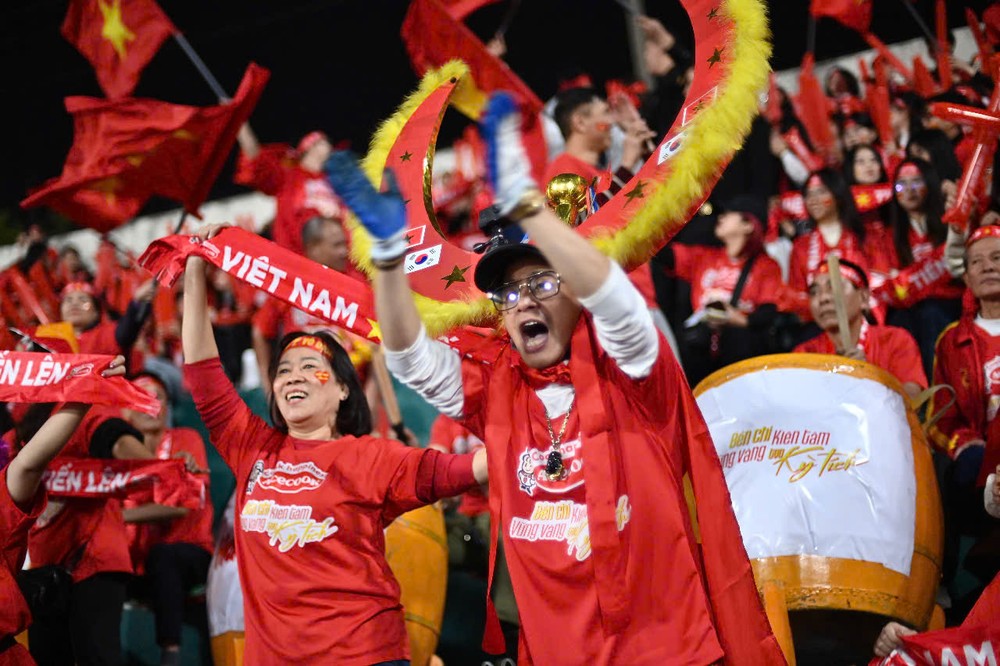 Niềm vui của người hâm mộ khi Việt Nam vào chung kết