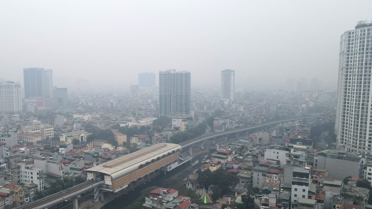 Theo Cục Khí tượng Thủy văn Quốc gia, hiện tượng sương mù này xuất phát từ sự kết hợp của không khí lạnh từ phía Bắc và độ ẩm cao.