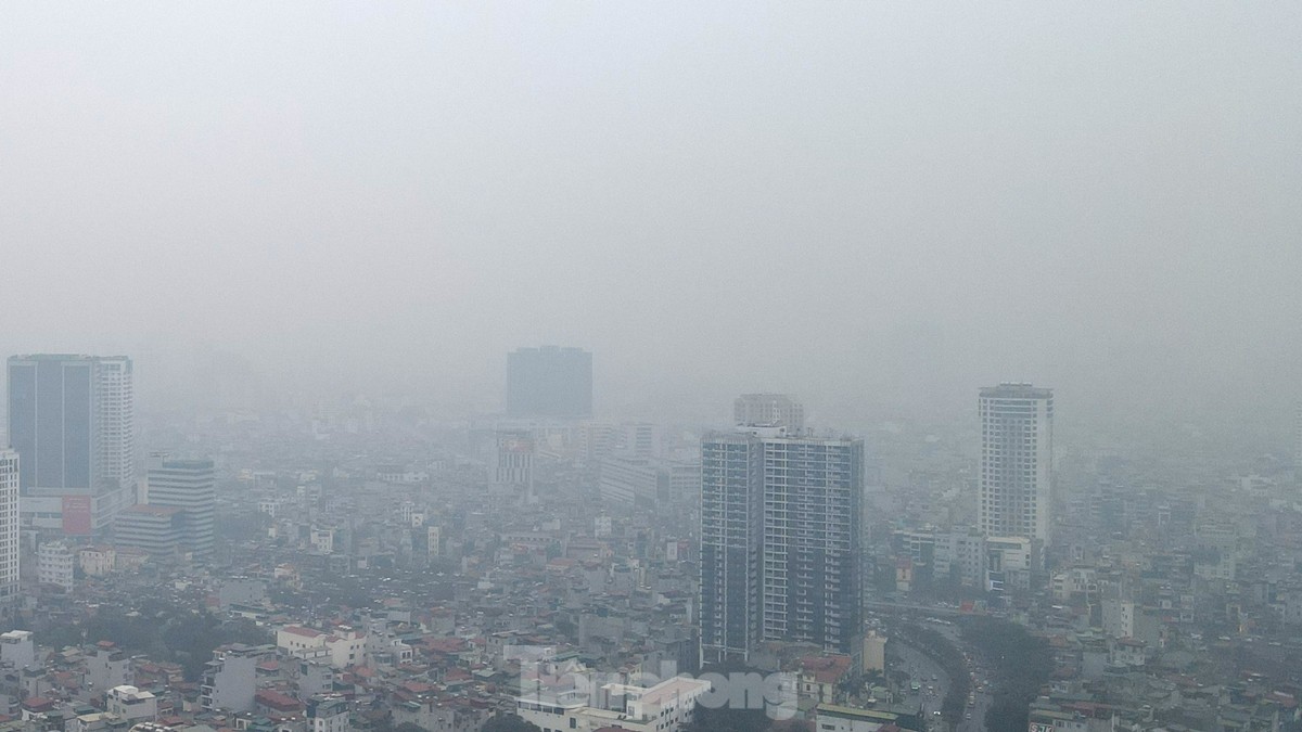 Hà Nội mịt mù trong làm sương mờ đục.