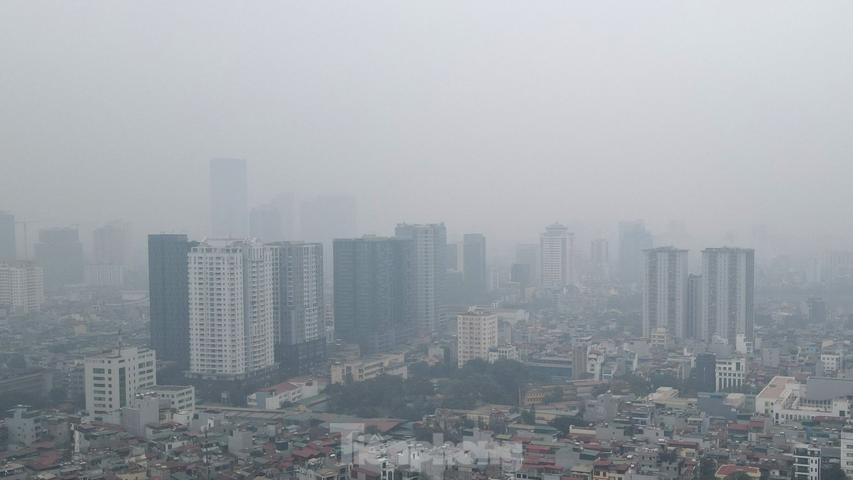 Hơn 10 giờ sáng, Hà Nội vẫn chìm trong sương mù dày đặc - 8