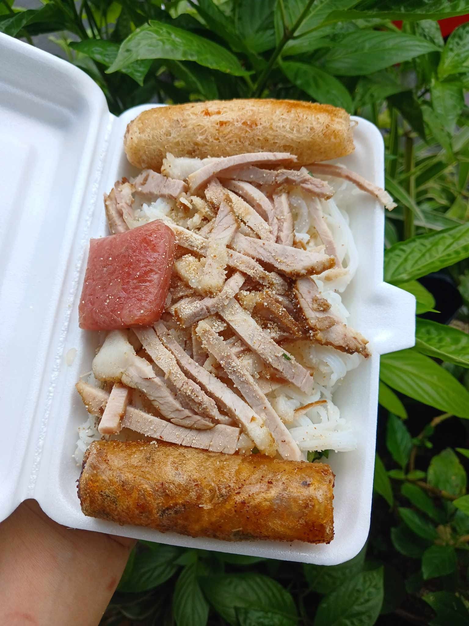 Khách Nhật lần đầu thử món lạ ở Bến Tre, khen dễ ăn hơn bún thịt nướng - 5