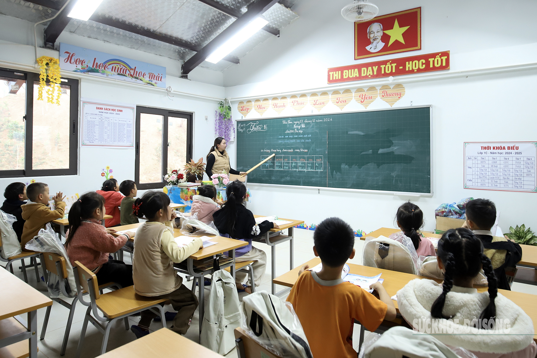 Khu vực điểm trường rộng 200m2 (gồm 3 khu, với 6 phòng học đầy đủ tiện nghi, có bếp ăn và sân chơi rộng rãi).