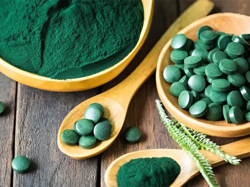 Với lượng protein thực vật cao, spirulina giúp xây dựng và phục hồi cơ bắp nhanh chóng. Đặc biệt, tảo spirulina cũng có khả năng cải thiện sự trao đổi chất và cung cấp các axit amin thiết yếu cho cơ thể.