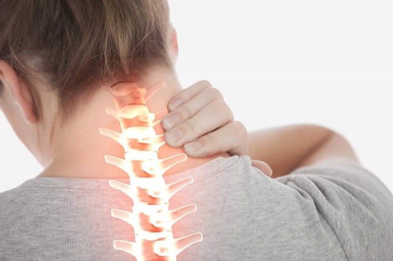 Xương bị yếu và dễ gãy khi phụ nữ đến tuổi 35. (Ảnh minh hoạ)