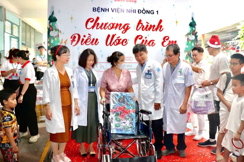 Chiếc xe lăn được mẹ Thiện trao lại. (Ảnh minh họa).