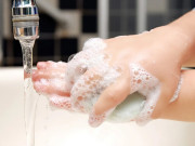 Sức khỏe - Không phải cứ rửa tay là sạch, thực hiện theo kiểu này vừa tốn nước vừa rước bệnh vào người