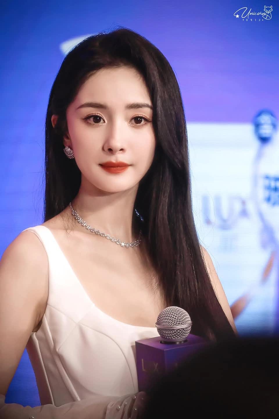 Dương Mịch nhiều lần bị phía chồng cũ chỉ trích thiếu trách nhiệm với con.