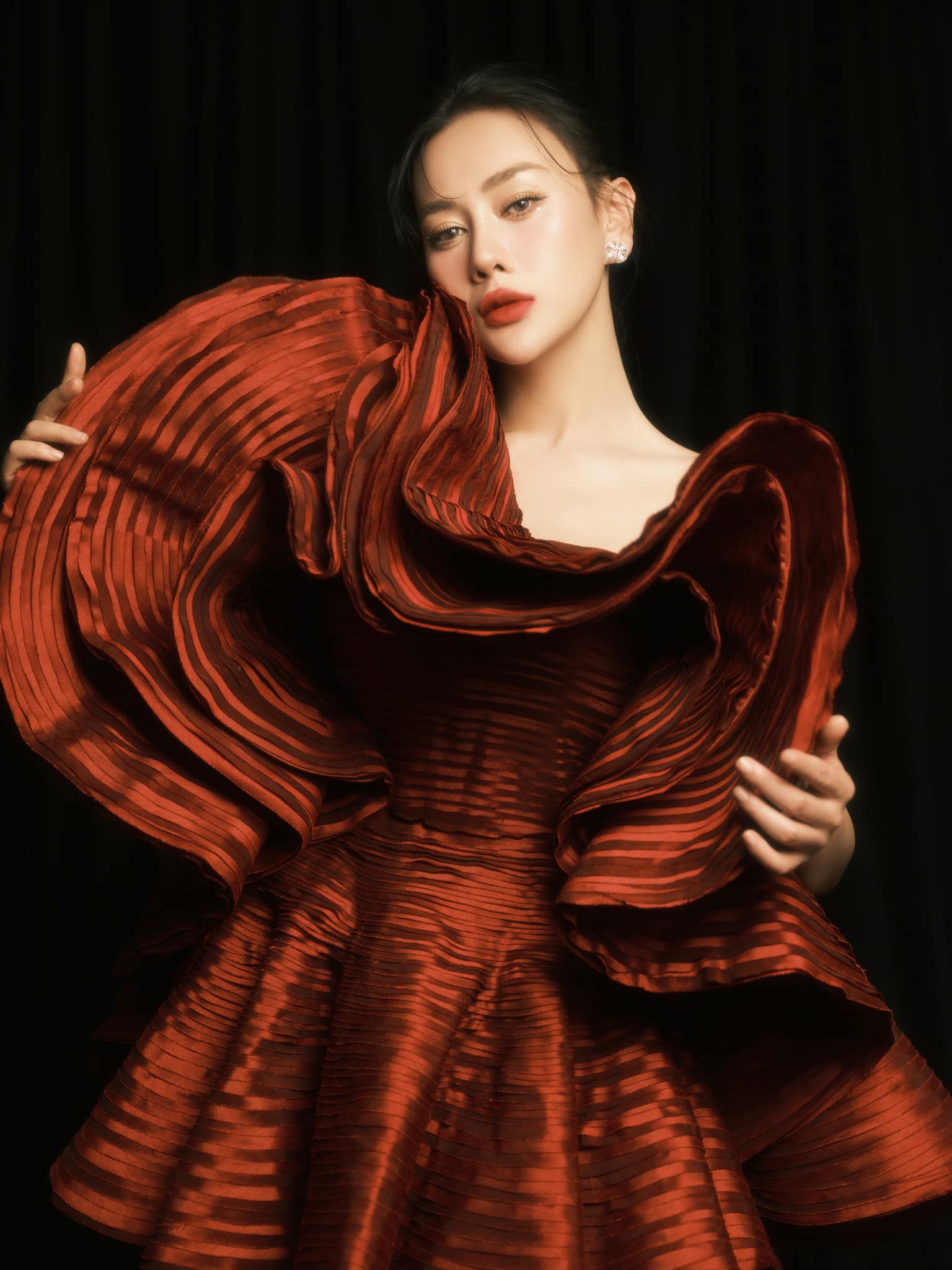 Phương Oanh xin rút lui vì “chỉ muốn an bình”.