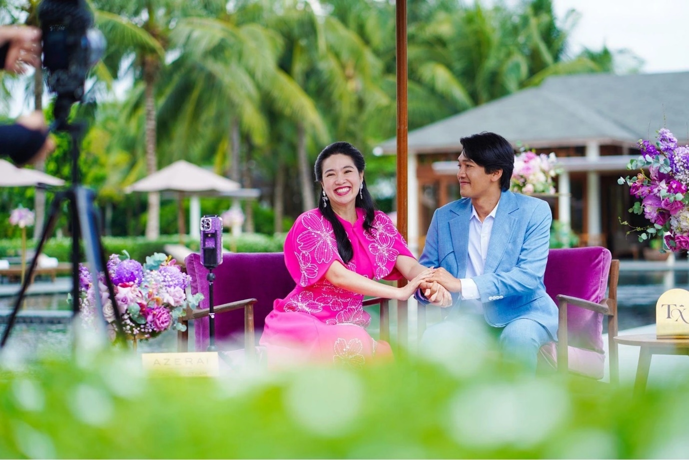 Lê Khánh (trái) trong vai Tư Xoàn.