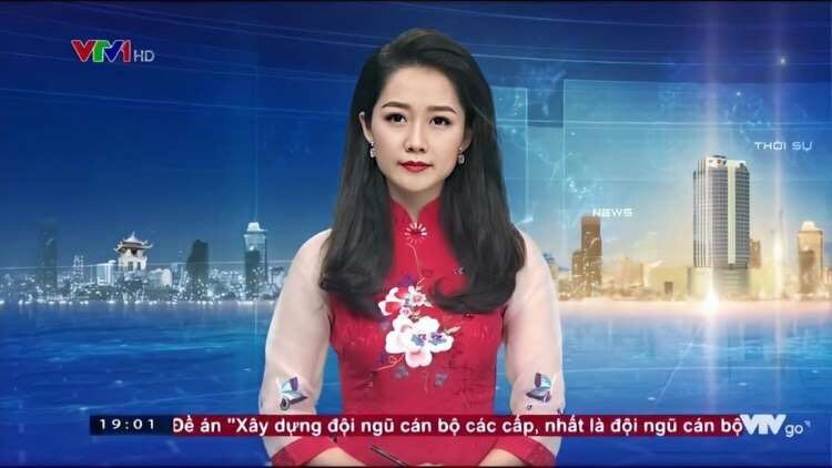 Thu Hà được khán giả yêu mến khi dẫn bản tin Thời Sự 19H của VTV1.