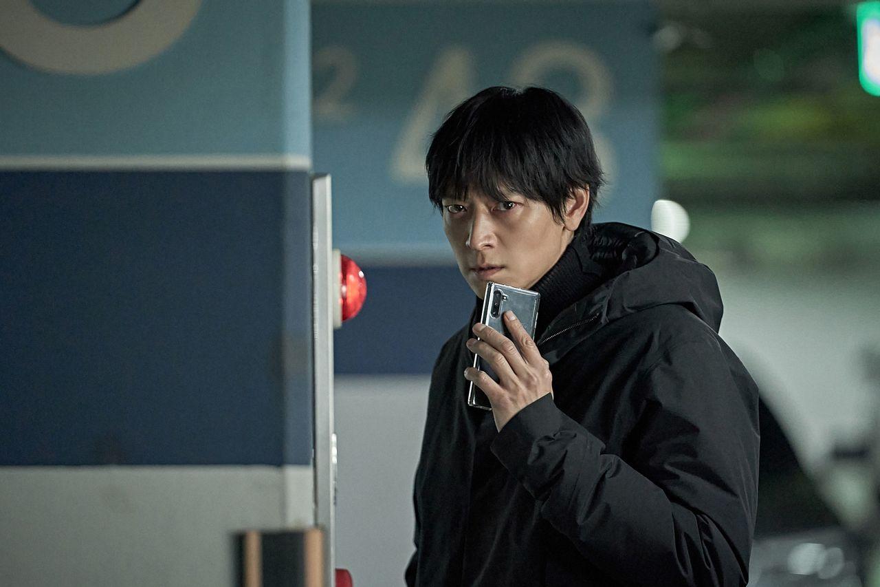 Kang Dong Won trong phim The Plot.