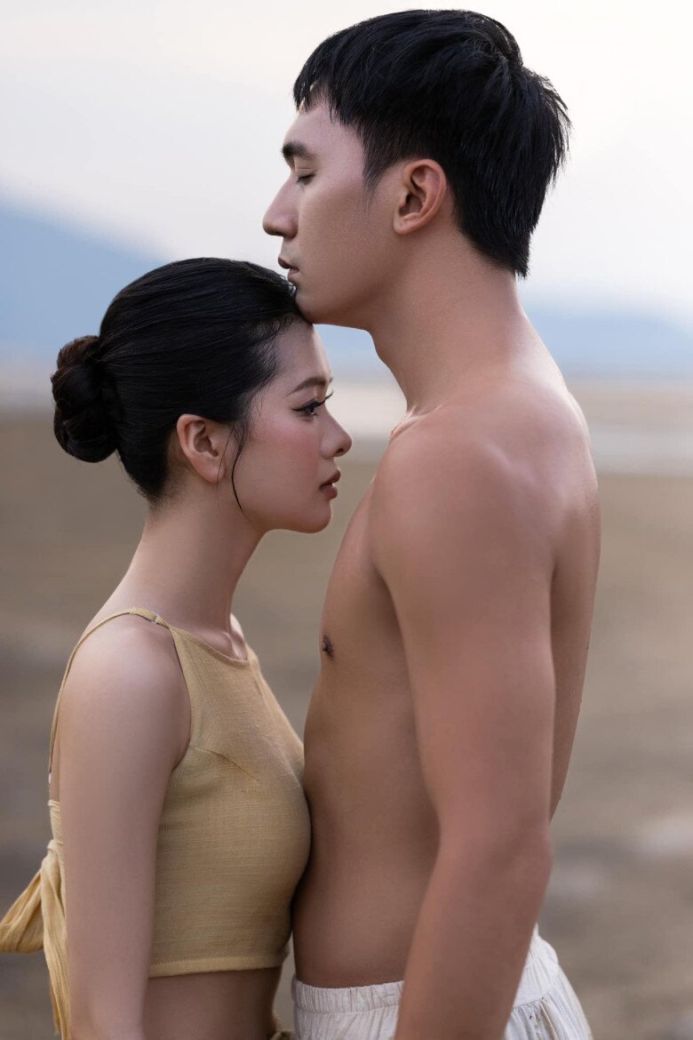 Nam diễn viên đeo khẩu trang kín mít đứng amp;#34;hóng biếnamp;#34; trong Đi Giữa Trời Rực Rỡ: Hóa ra là bạn trai thật của Yên Đan - 9