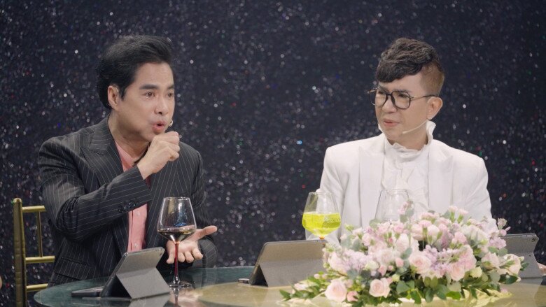 Không thể đứng ngoài, Anh Ba Ngọc Sơn cũng lên tiếng, đích thân thị phạm hướng dẫn nam thí sinh.