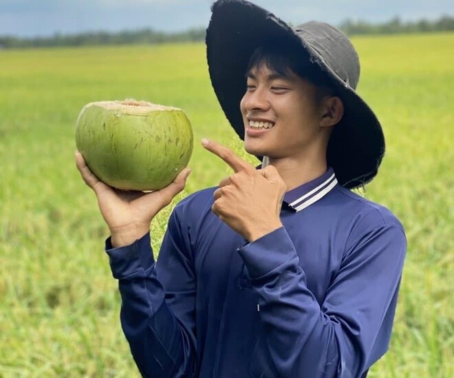 Lê Tuấn Khang vẫn đang là “hiện tượng mạng” nhận được nhiều thiện cảm từ công chúng.