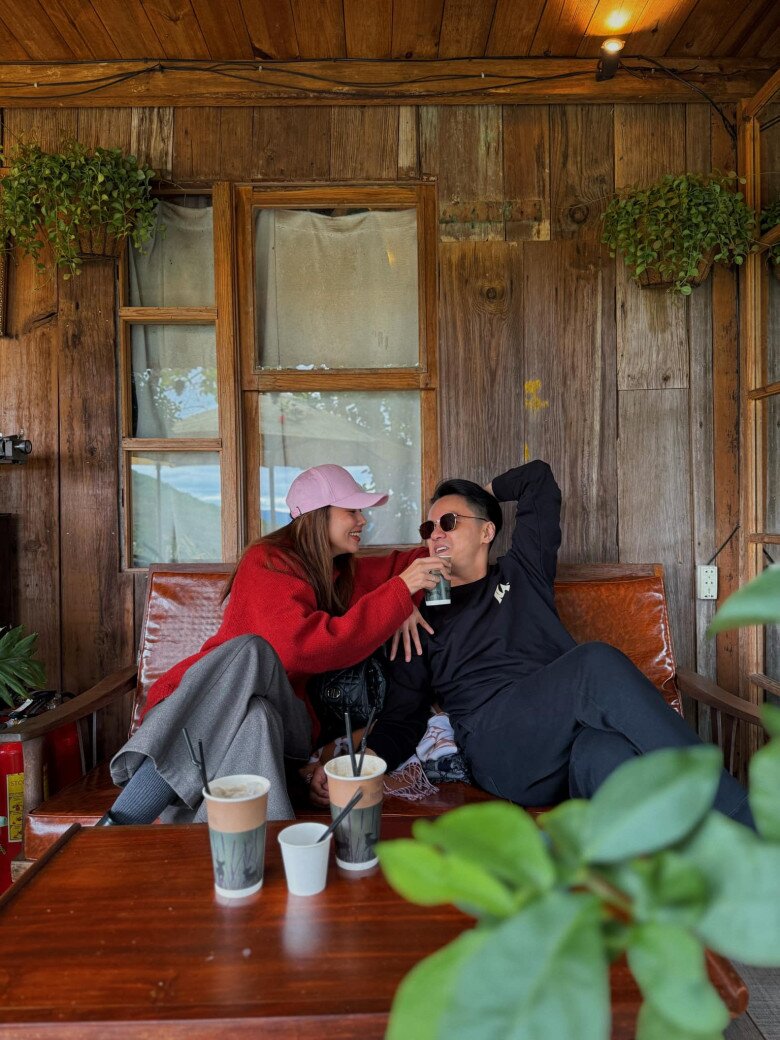 Sao Việt 24h: amp;#34;Bố bỉmamp;#34; Quang Minh than mệt, amp;#34;mất thời gianamp;#34; khi chăm con trai ở tuổi 65 - 6