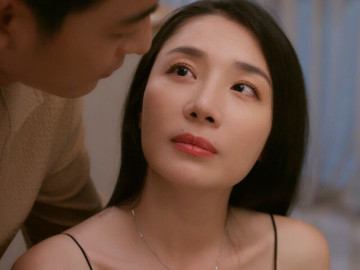 Bất ngờ với cảnh táo bạo của nữ diễn viên Lật Mặt 7 và "người chồng" đã kết hôn 10 năm