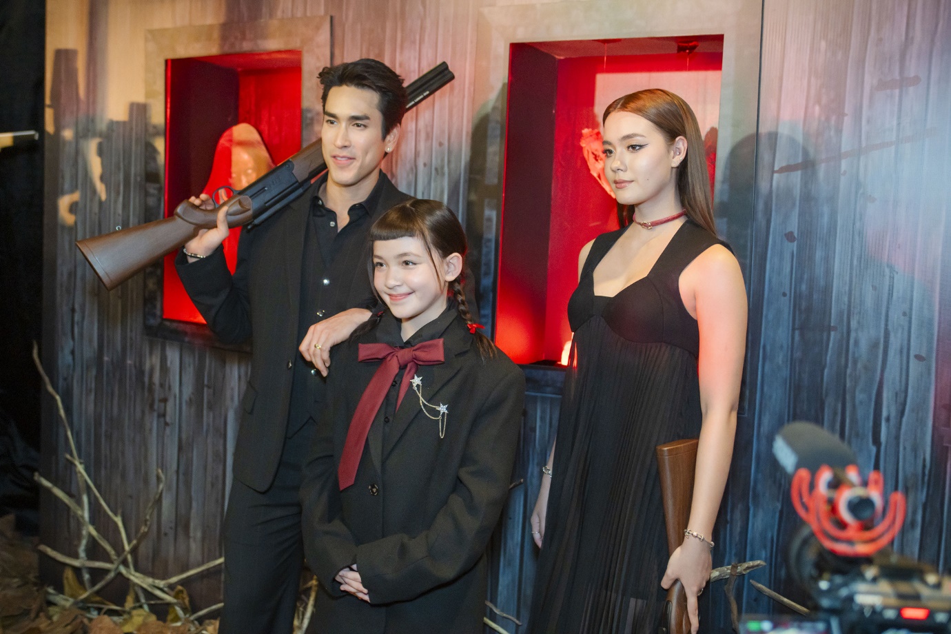 Nadech cùng 2 bạn diễn trong buổi giao lưu với khán giả tại TP.HCM.