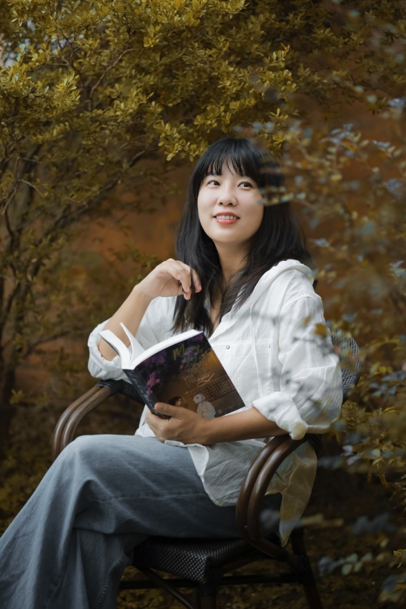 Hồ Điệp Thanh Thanh - tác giả cuốn tiểu thuyết Mùa hè năm ấy bên em là mãi mãi.