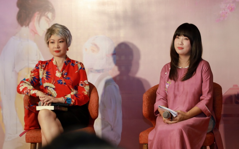 Nhà văn Di Li và tác giả Hồ Điệp Thanh Thanh.