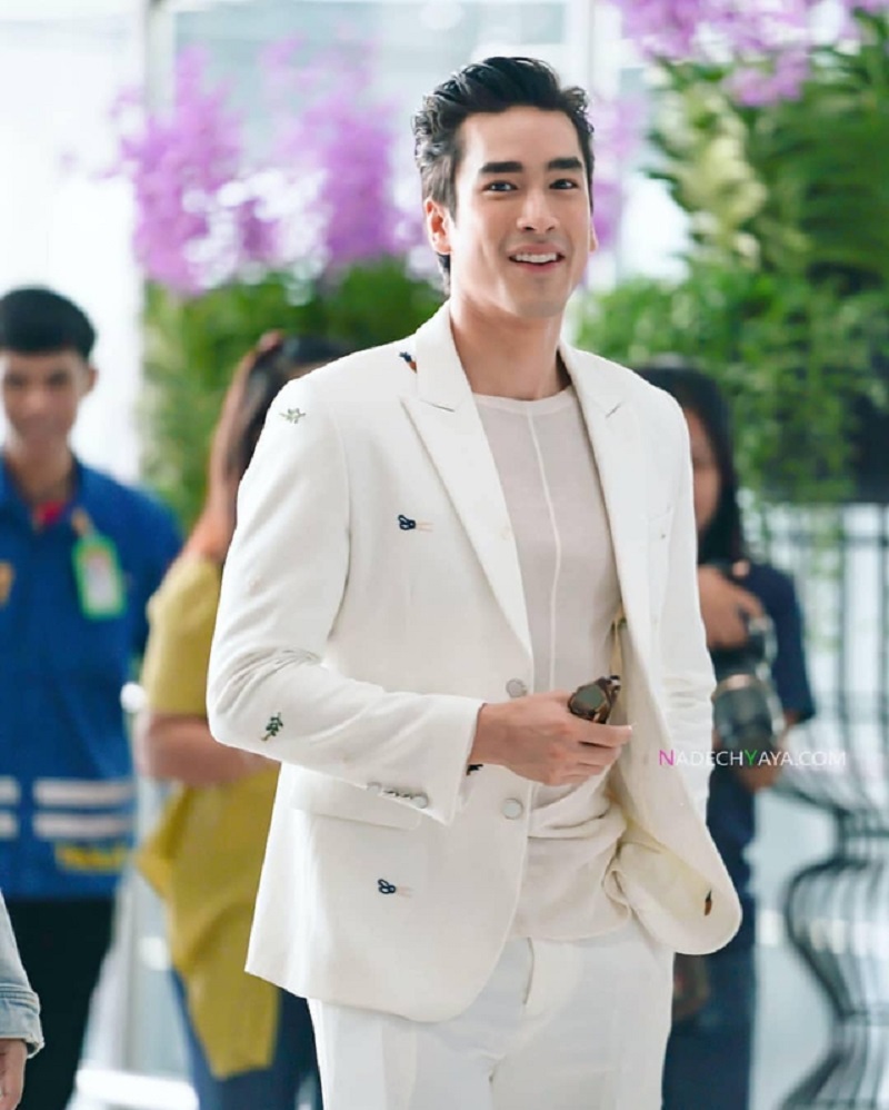 Nadech xuất thân là người mẫu.