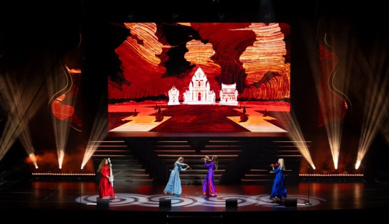 Bond diện áo dài vẫn trình diễn amp;#34;bốc lửaamp;#34;, các thành viên trổ tài nói tiếng Việt - 6