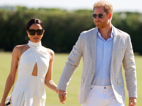 Harry - Meghan ở thế khó