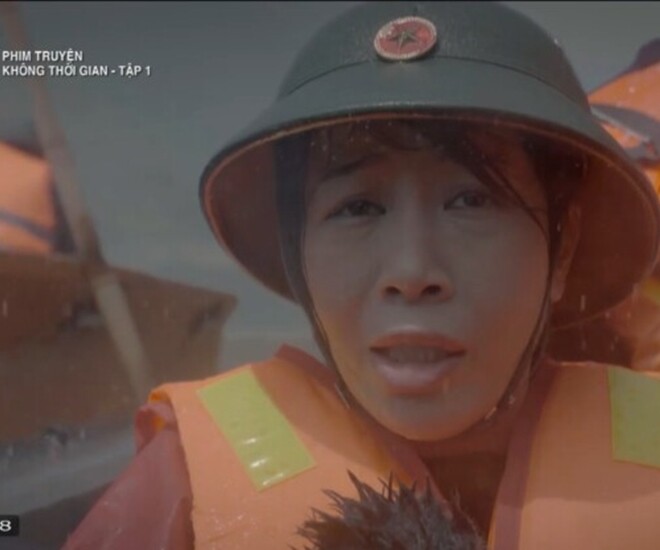 Diệp Chi đóng vai nữ phóng viên đưa tin trong vùng bão lũ.