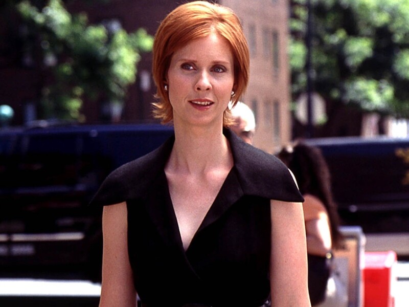 Trong Sex and the City, Cynthia Nixon gây ấn tượng mạnh với vai nữ luật sư thông minh và khó tính từng tốt nghiệp đại học Havard – Miranda Hobbes. Cô nàng luôn vật vã với việc cân bằng giữa tình yêu và sự nghiệp.