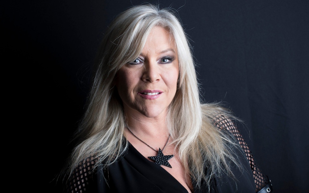 Lần đầu tiên nữ hoàng nhạc Pop của thập niên 80 Samantha Fox sẽ đến Việt Nam.