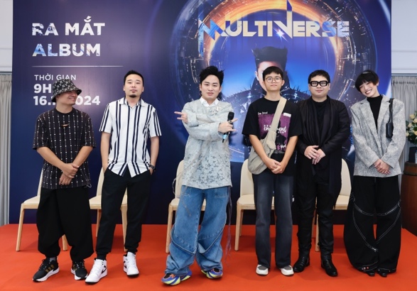 Album có sự hợp tác của nhiều gương mặt mới, những producer đang nổi trên thị trường âm nhạc hiện nay.