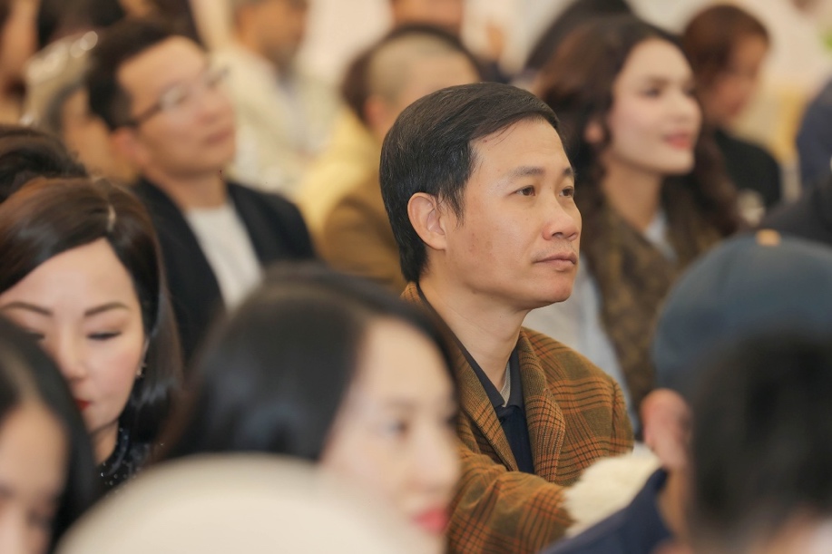 amp;#34;Vằng vặc trăng quêamp;#34;: Cuốn tản văn về vẻ đẹp của người mẹ - sáng ngời, trong trẻo và đức độ - 5