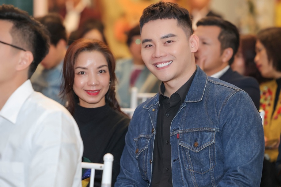 amp;#34;Vằng vặc trăng quêamp;#34;: Cuốn tản văn về vẻ đẹp của người mẹ - sáng ngời, trong trẻo và đức độ - 7