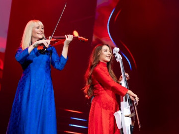 Bond diện áo dài vẫn trình diễn bốc lửa, các thành viên trổ tài nói tiếng Việt