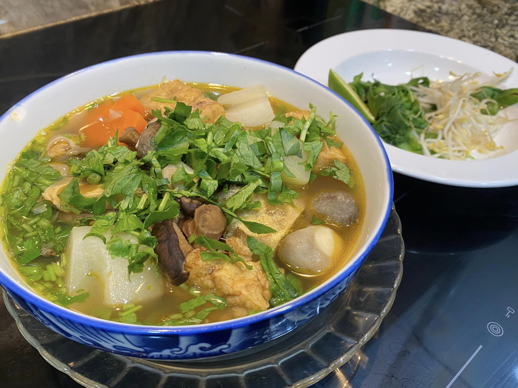 Món phở chay hấp dẫn như “nhà hàng 5 sao”.