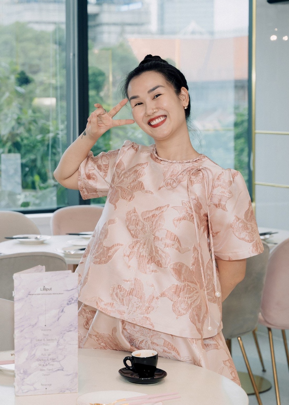 Thai kỳ rạng rõ của Võ Hạ Trâm.