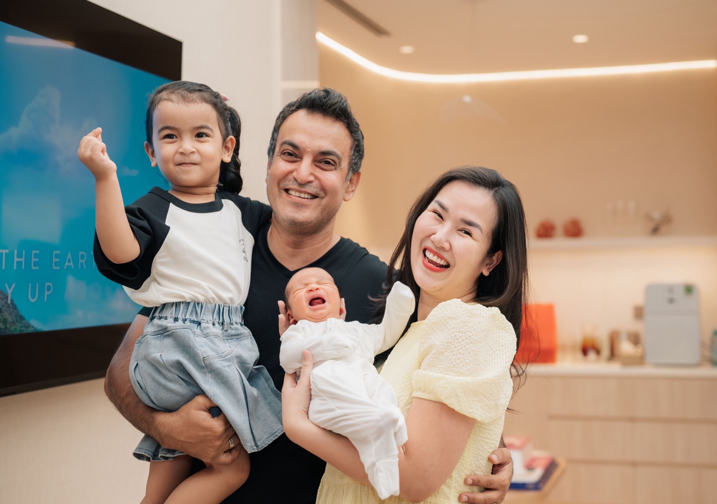 Võ Hạ Trâm thông báo “mẹ tròn con vuông” trên trang cá nhân.