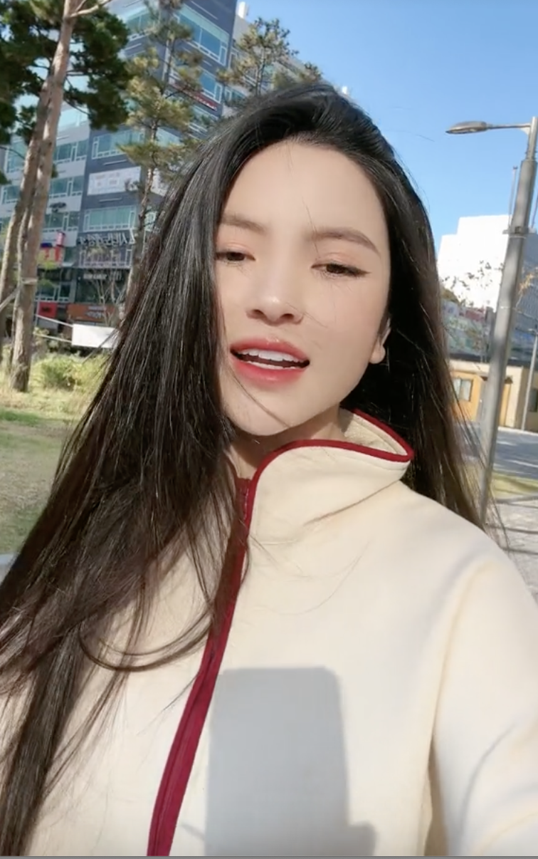 Chu Thanh Huyền thích để tóc dài.