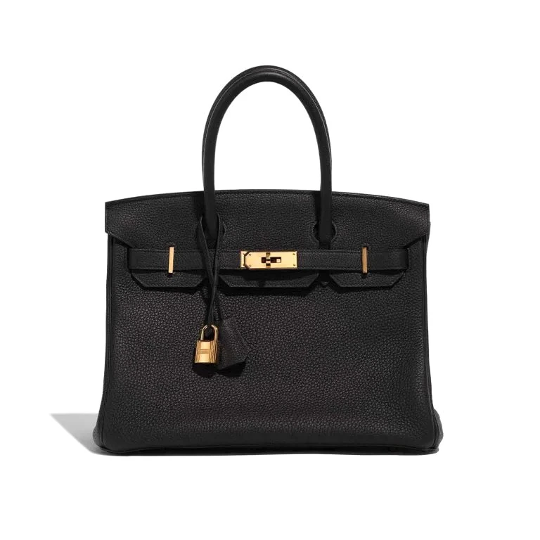 Cô chọn mẫu túi xách Hermes Birkin size 25, tông màu đen tối giản với mức giá cùng phụ kiện trên 500 triệu đồng.