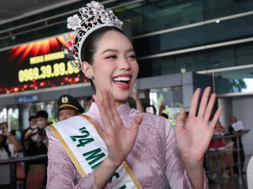 Miss International Thanh Thuỷ về nước, cách chọn trang phục nhận mưa lời khen