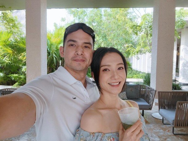 Cô được chồng chăm sóc kỹ càng.