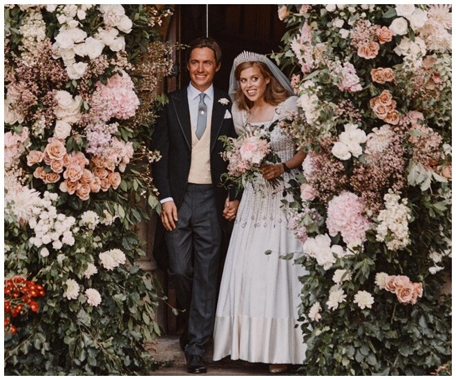 Công chúa Beatrice cùng chồng trong ngày cưới. 