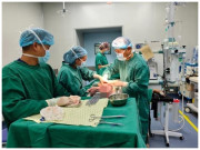 Bà bầu - Ca sinh nở đặc biệt của bà mẹ U50 nặng 100kg, sinh con "khổng lồ"