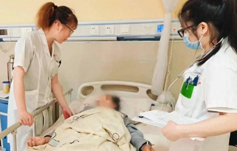 Sau khi sinh người mẹ được chăm sóc kỹ lưỡng.