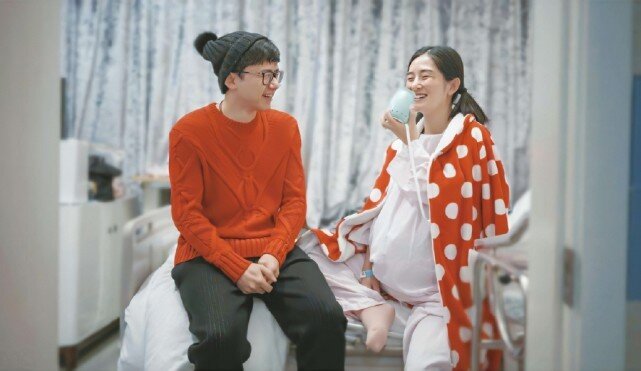 Cô từng vất vả khi mang thai con gái thứ 3.