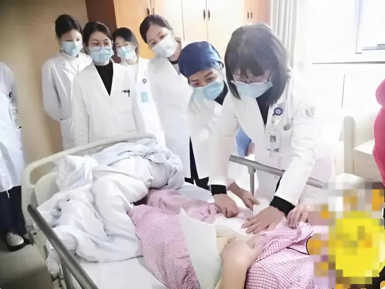 Chị Công Văn Văn ngỡ ngàng khi biết mình sinh con chỉ sau vài tiếng phát hiện mang thai.