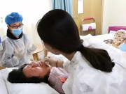 Bà bầu - Chồng tát vợ vì lời nói buột miệng trong cơn đau đẻ, cả phòng sinh nín thở