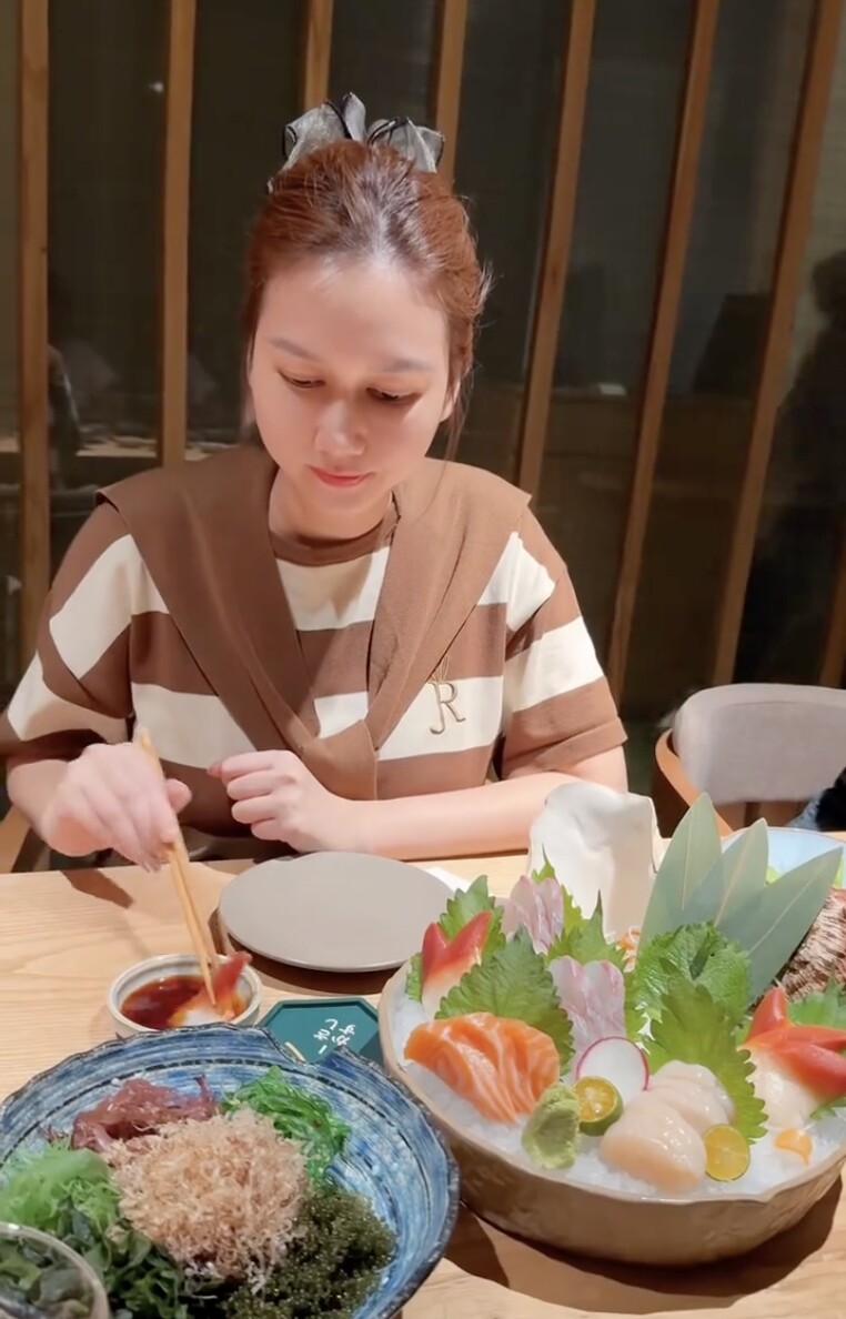 Hương Giang một lần trả lời các câu hỏi về việc thai kì vẫn đam mê sashimi.