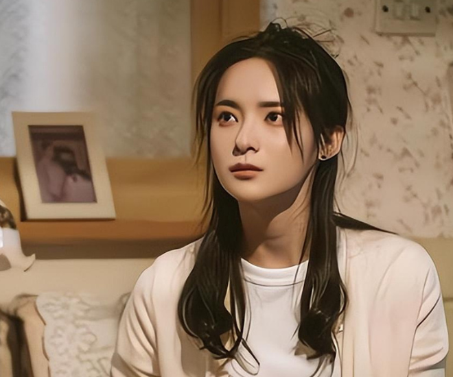 Tôi không khỏi ngượng ngùng mỗi khi bắt gặp ánh mắt anh trai chồng nhìn mình. (Ảnh minh họa)