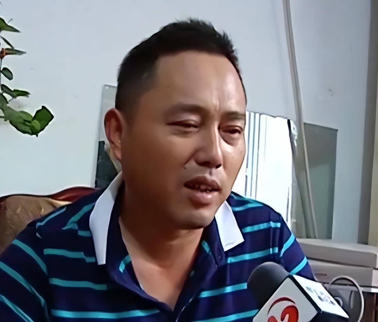 Người chồng vừa vui vừa lo lắng khi biết vợ mang đa thai.
